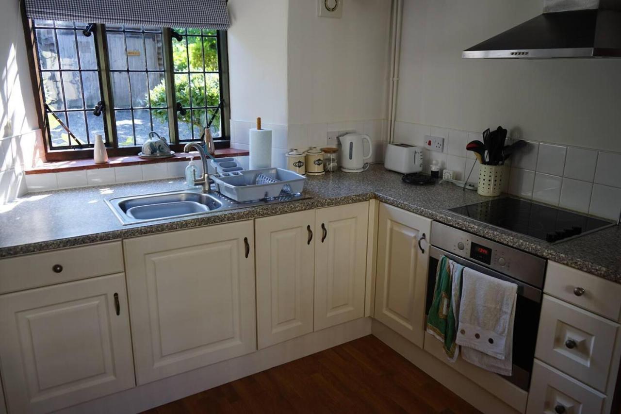 Stunning Historic 2-Bed House In Shaftesbury Villa Exterior photo